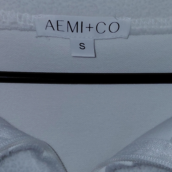 AEMI + CO White Hooded Cropped Pullover with Front Pockets - Picture 3 of 7